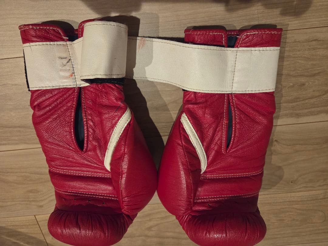 ジ*ー様 Winning ボクシンググローブ 12 oz 赤