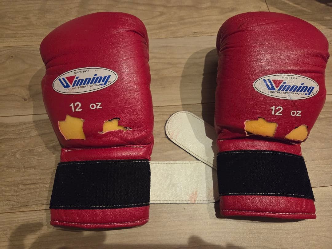 ジ*ー様 Winning ボクシンググローブ 12 oz 赤