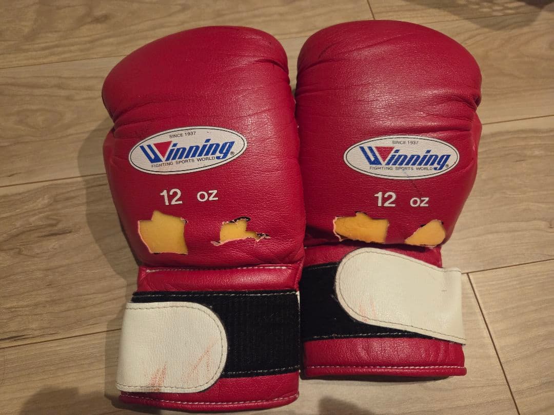 ジ*ー様 Winning ボクシンググローブ 12 oz 赤