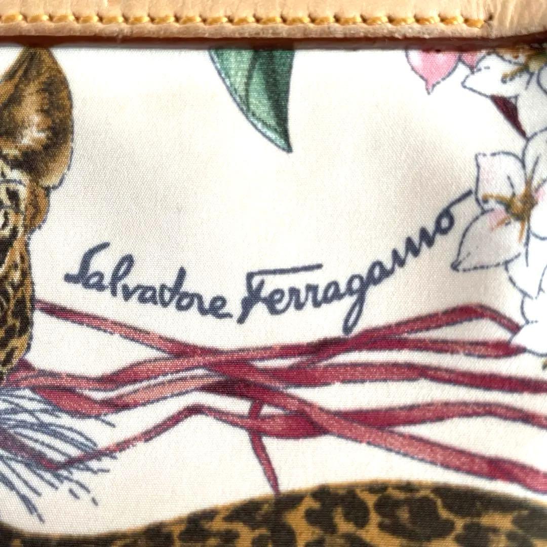 人気デザインSalvatore Ferragamo レオパード ショルダーバッグ