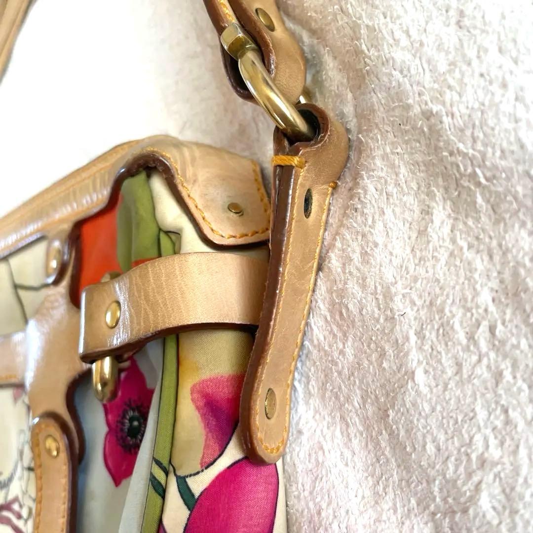 人気デザインSalvatore Ferragamo レオパード ショルダーバッグ