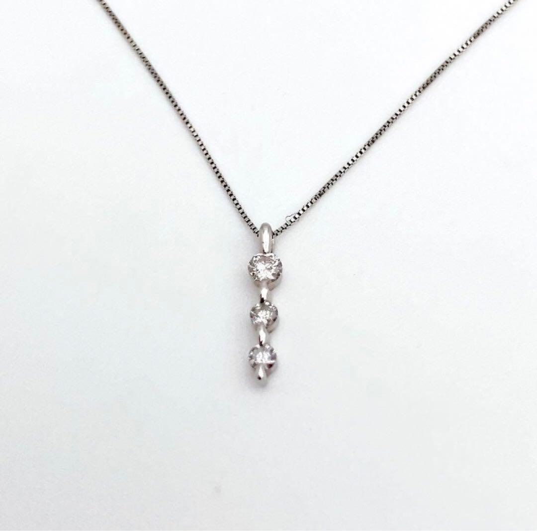 最終値下⭐️鑑別書あり　K18WG ダイヤモンド三連ネックレスペンダントトップ