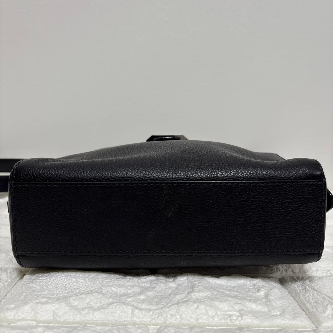 ▪️BVLGARI レザー　ショルダーバッグ　ブルガリバックル　BVCKLE 黒