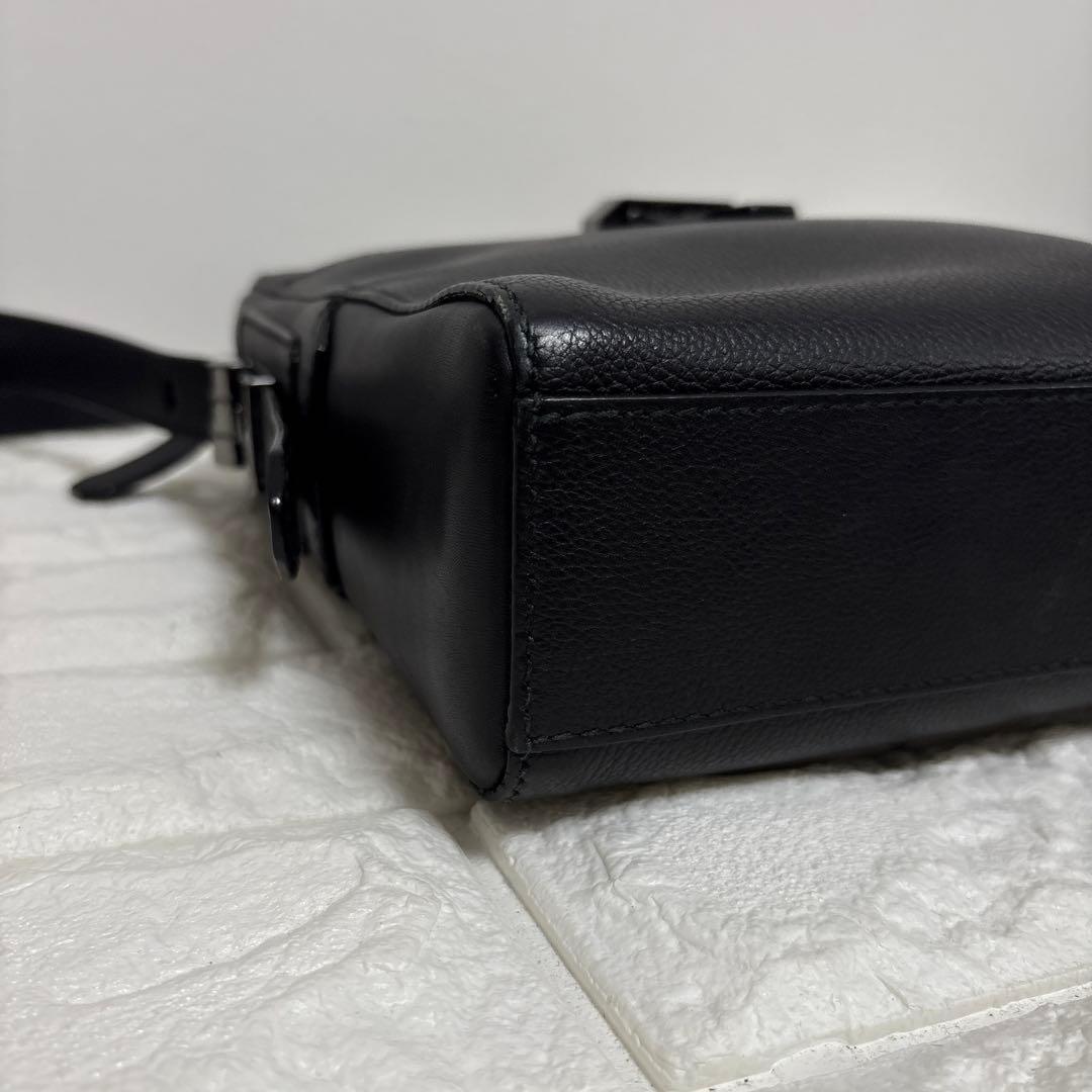 ▪️BVLGARI レザー　ショルダーバッグ　ブルガリバックル　BVCKLE 黒