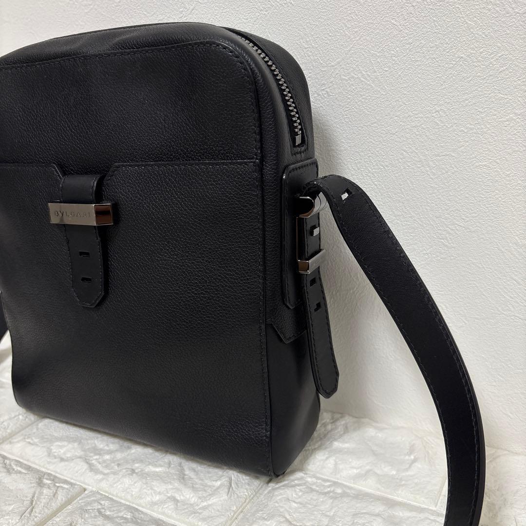 ▪️BVLGARI レザー　ショルダーバッグ　ブルガリバックル　BVCKLE 黒