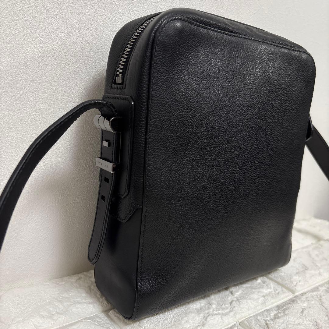 ▪️BVLGARI レザー　ショルダーバッグ　ブルガリバックル　BVCKLE 黒