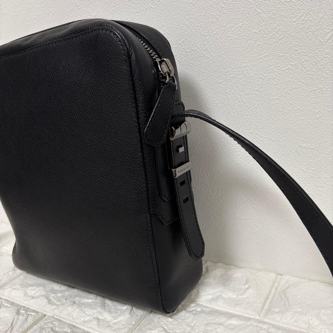 ▪️BVLGARI レザー　ショルダーバッグ　ブルガリバックル　BVCKLE 黒