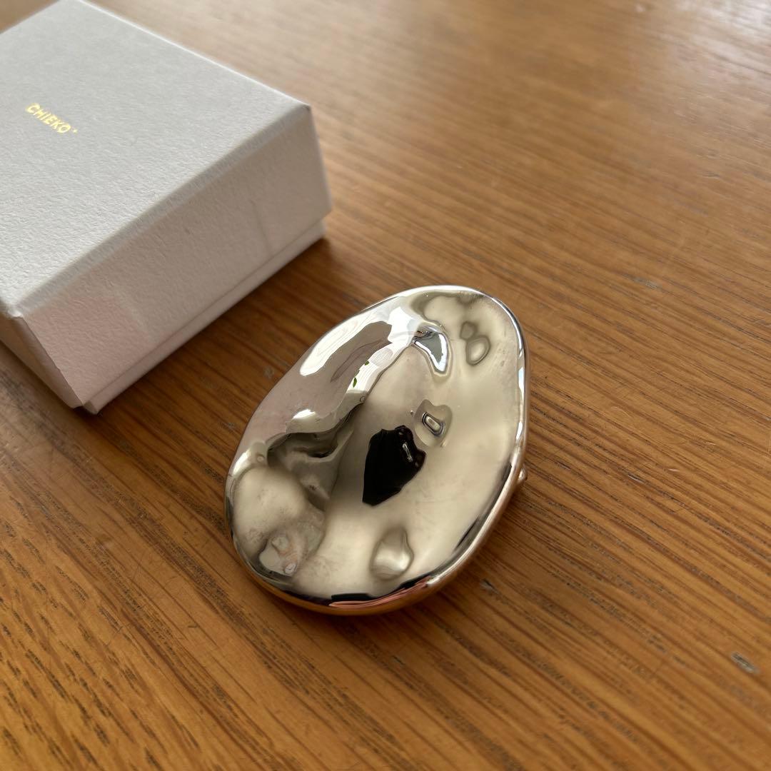 アクセサリー CHIEKO+ egg brooch