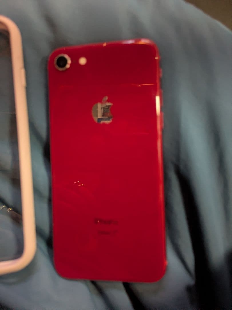 Apple iPhone 8 (赤) 本体とケース付き