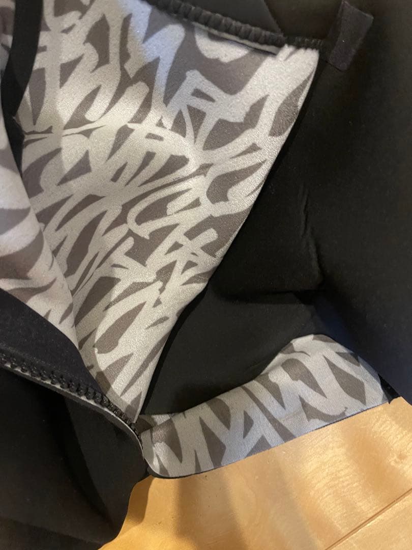 や*す様 【期間セール】RVCAルーカ ブラック フルスーツ　サイズＭＬ 3ミリ