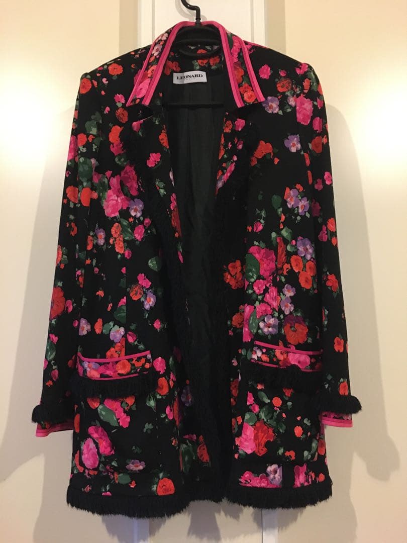 50 美品　LEONARD 花柄 テーラードジャケット　ボタンレス　38サイズ
