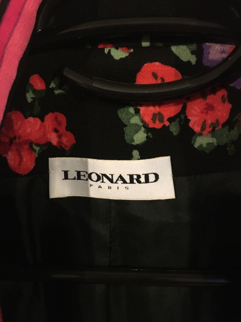 50 美品　LEONARD 花柄 テーラードジャケット　ボタンレス　38サイズ