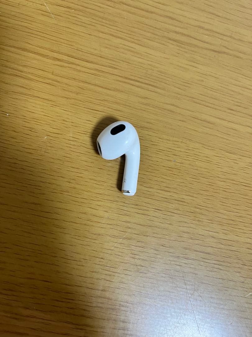 AirPods第3世代 本体と右耳