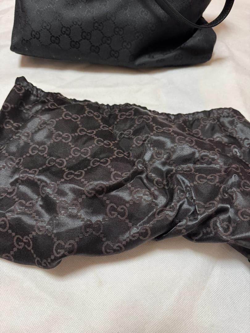 ★入れ掛かり★　新品未使用　GUCCI ブラックキャンバスバッグ