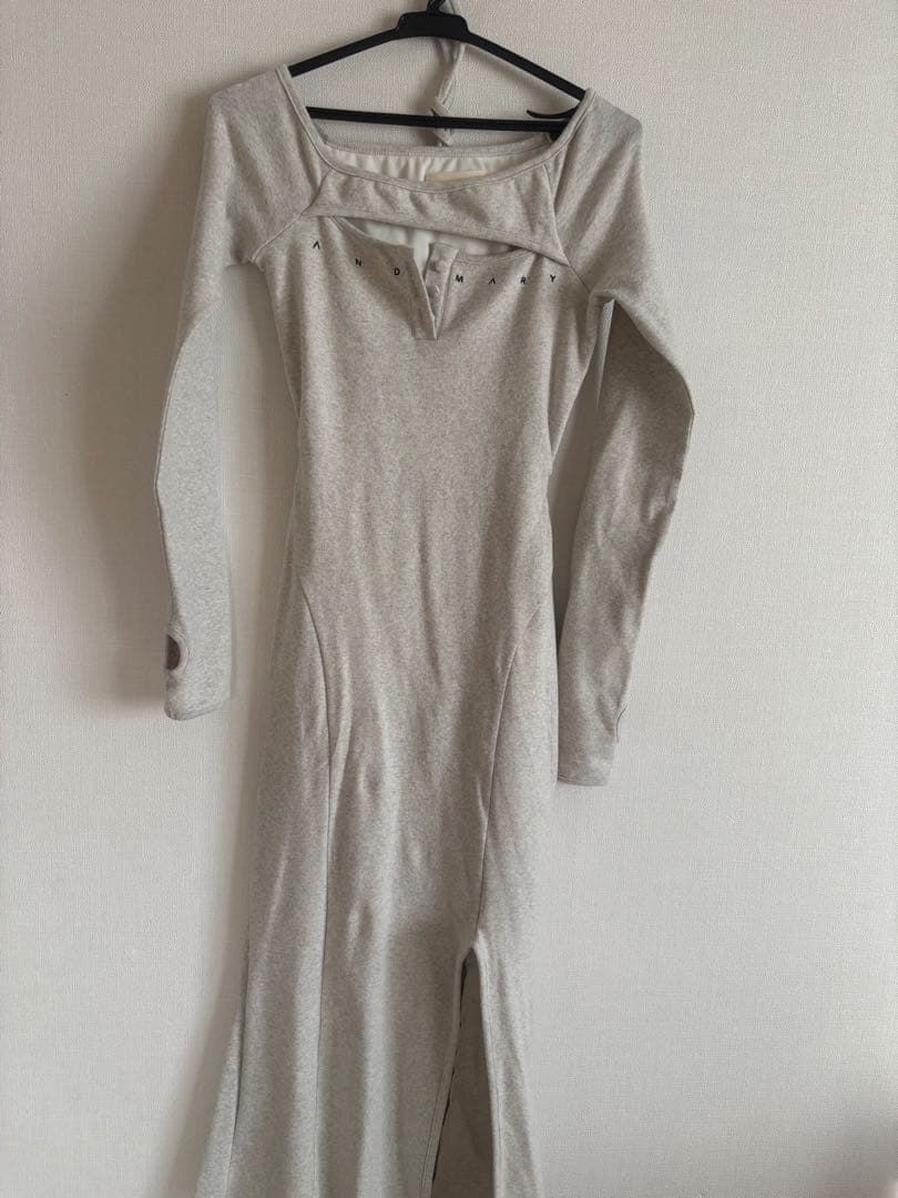 andmary ホワイト スリット入り ロングワンピース