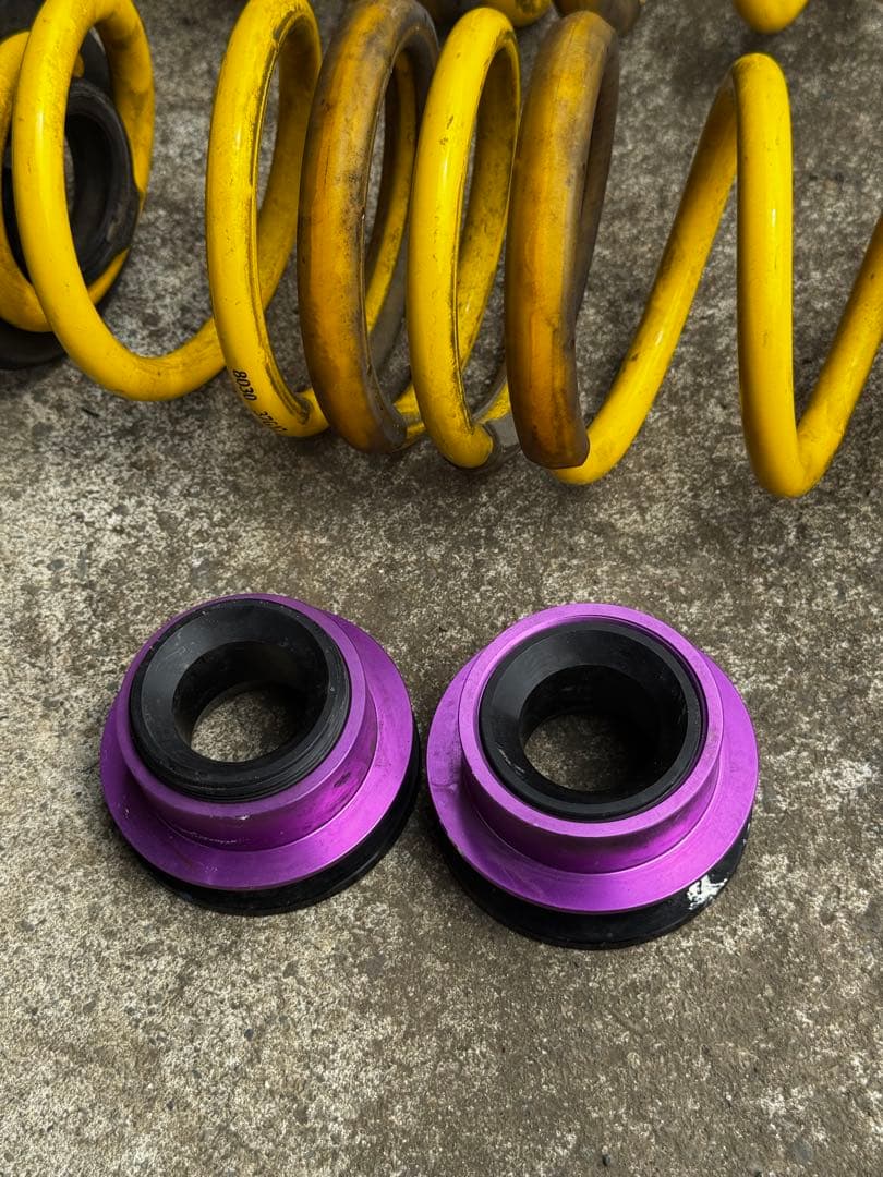 ゴルフRリア車高調　バネ