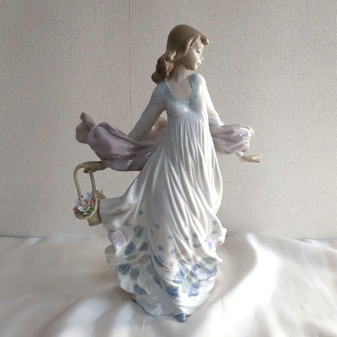 スペイン製 LLADRO リヤドロ 5898 春の輝き 置物