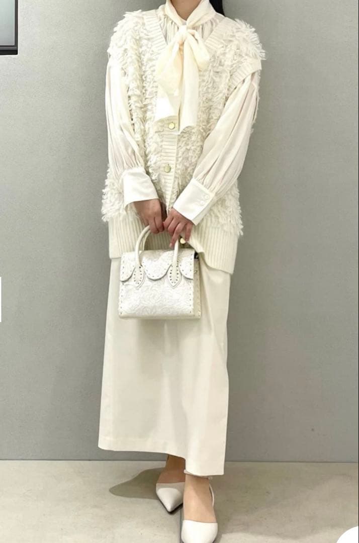 グレースコンチネンタルタイ付ギャザーシャツ