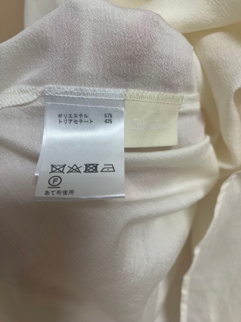 グレースコンチネンタルタイ付ギャザーシャツ