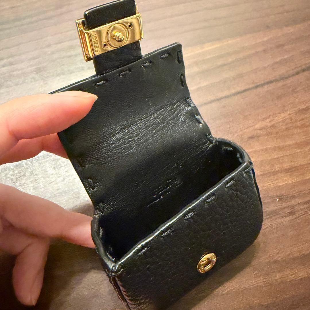 FENDIフェンディ バケットチャーム AirPods イヤホンケース