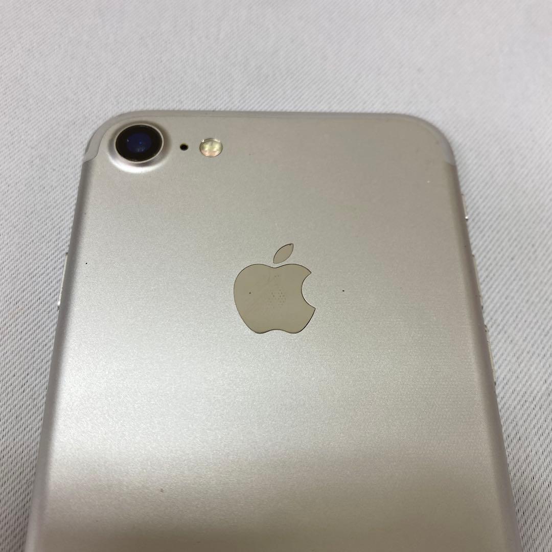 【中古】Apple iPhone 7 シルバー 本体 M188