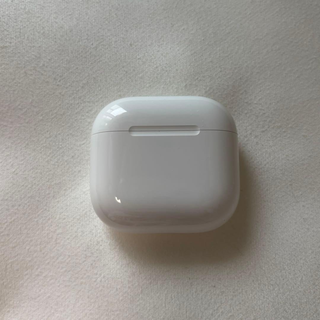 AirPods 4 MXP63J/A 第4世代　ノイズキャンセリング非搭載