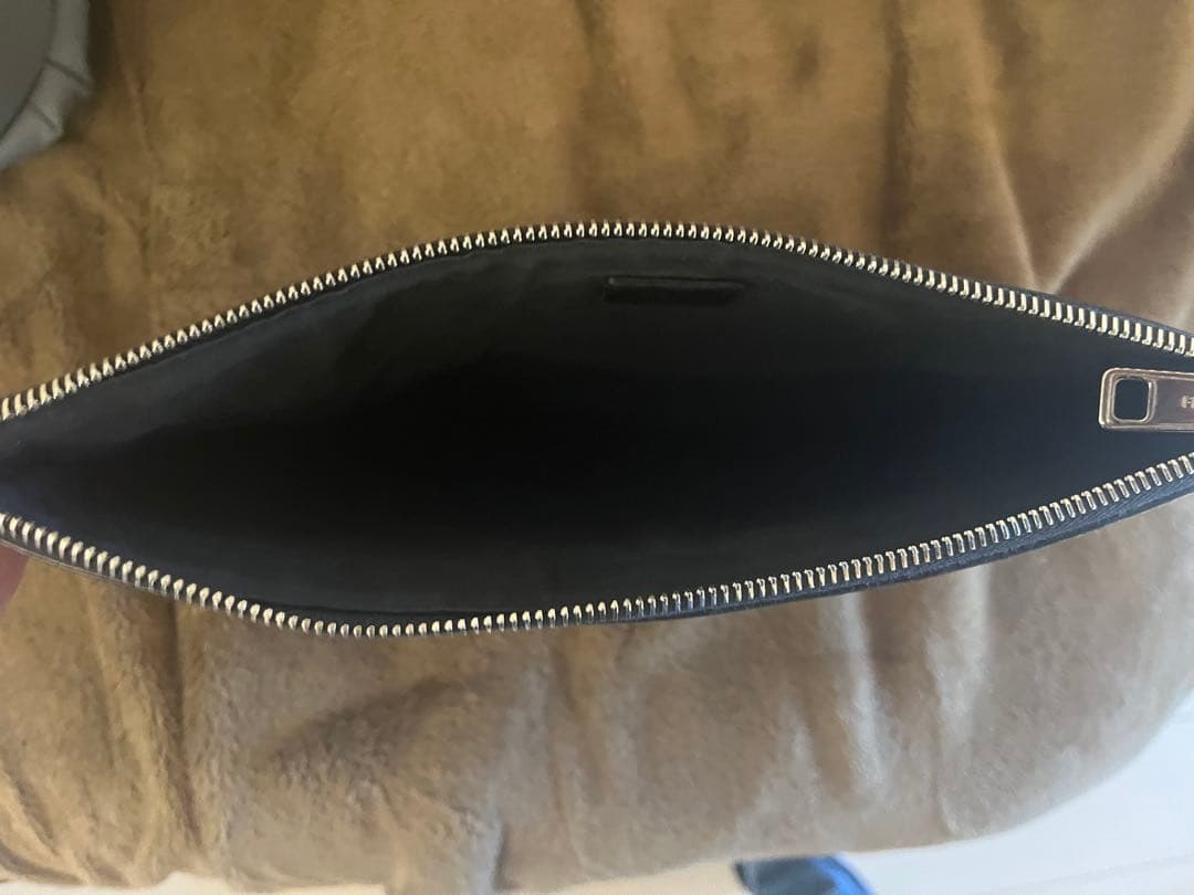 最終値引きFENDI TRYロゴ クラッチバッグ