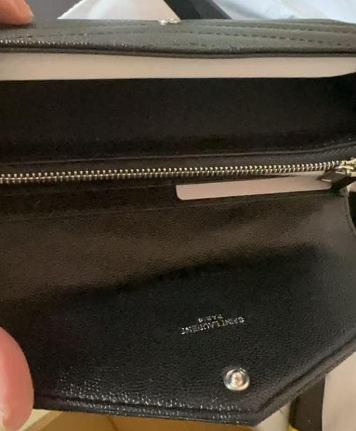 イヴ・サンローラン エンボス加工 ブラックレザー 折りたたみ財布サイフ