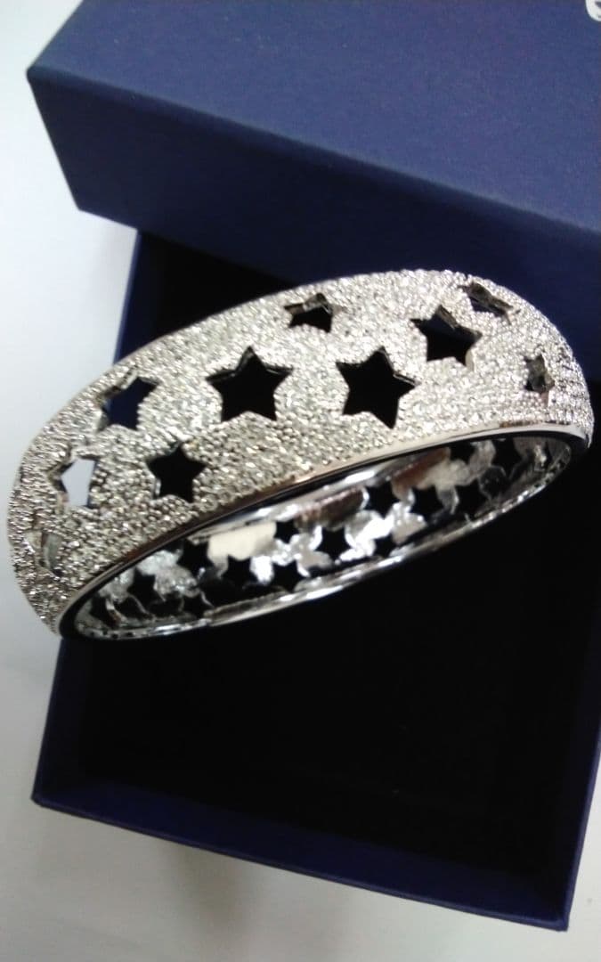 未使用　スワロフスキー　バングル