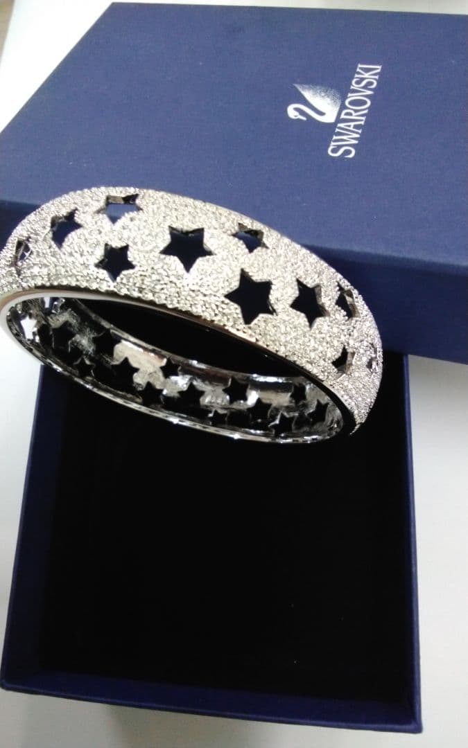 未使用　スワロフスキー　バングル