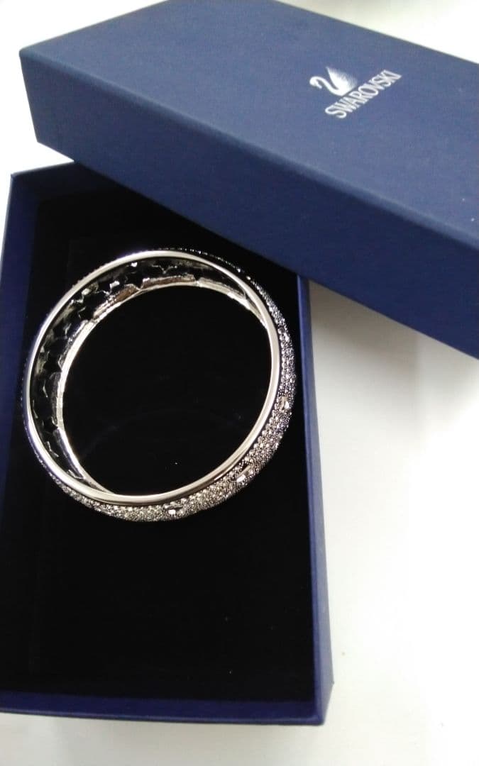 未使用　スワロフスキー　バングル