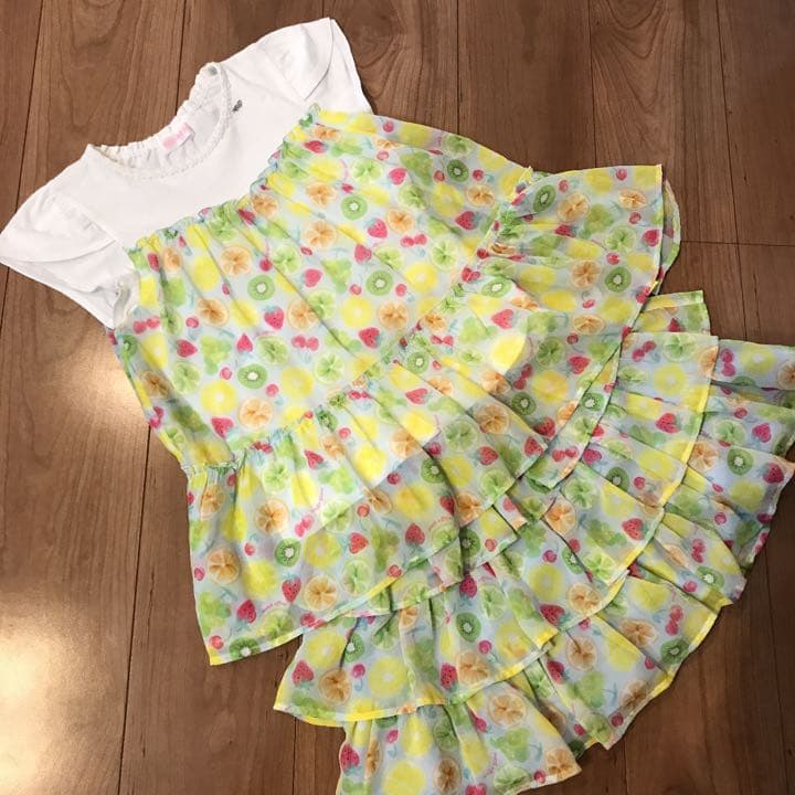 メゾピアノ ☆美品☆フルーツ柄ドッキングTシャツ&フリルスカパン2点セット
