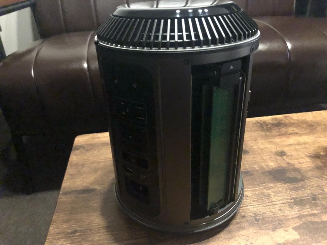 Mac Pro 2013 ジャンク品 (PC本体のみ、モニターは付属しません)