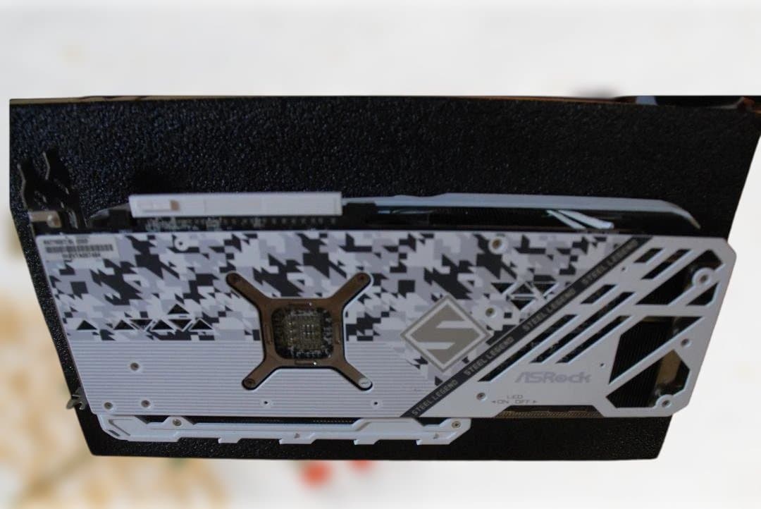 グラフィックボード・グラボ・ビデオカード Radeon RX 7700 XT Steel Legend 12GB OC