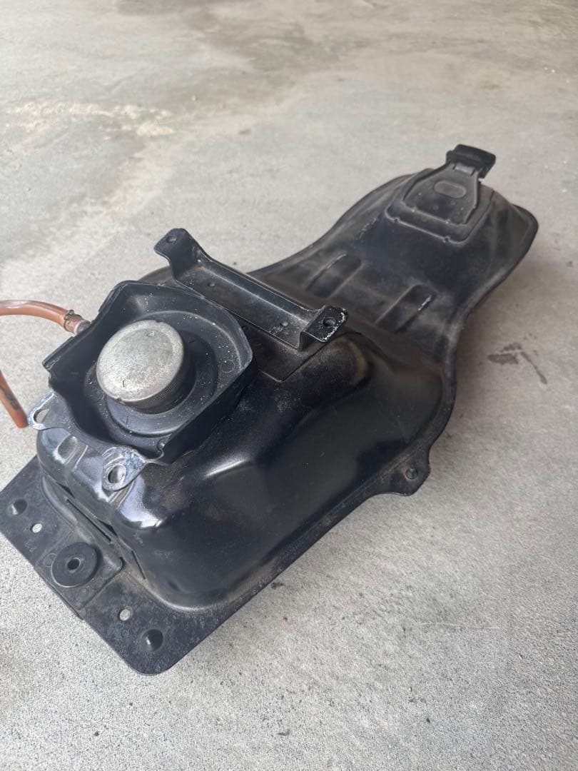 ns1 燃料タンク サビなし 固定用ステーとガソリン受け付き