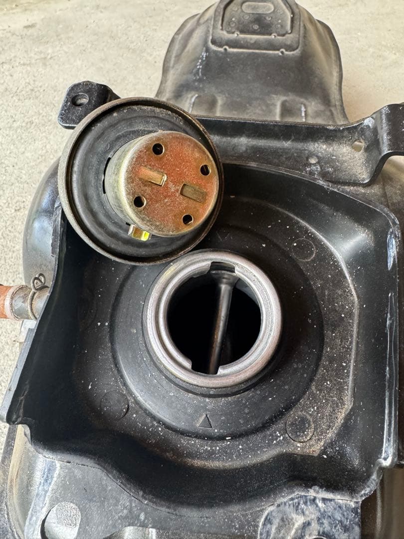 ns1 燃料タンク サビなし 固定用ステーとガソリン受け付き