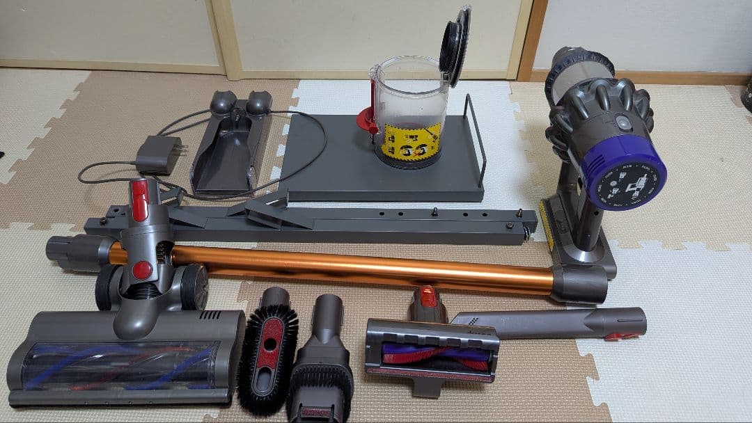 SV12 コードレス掃除機 ダイソン　スタンド付き