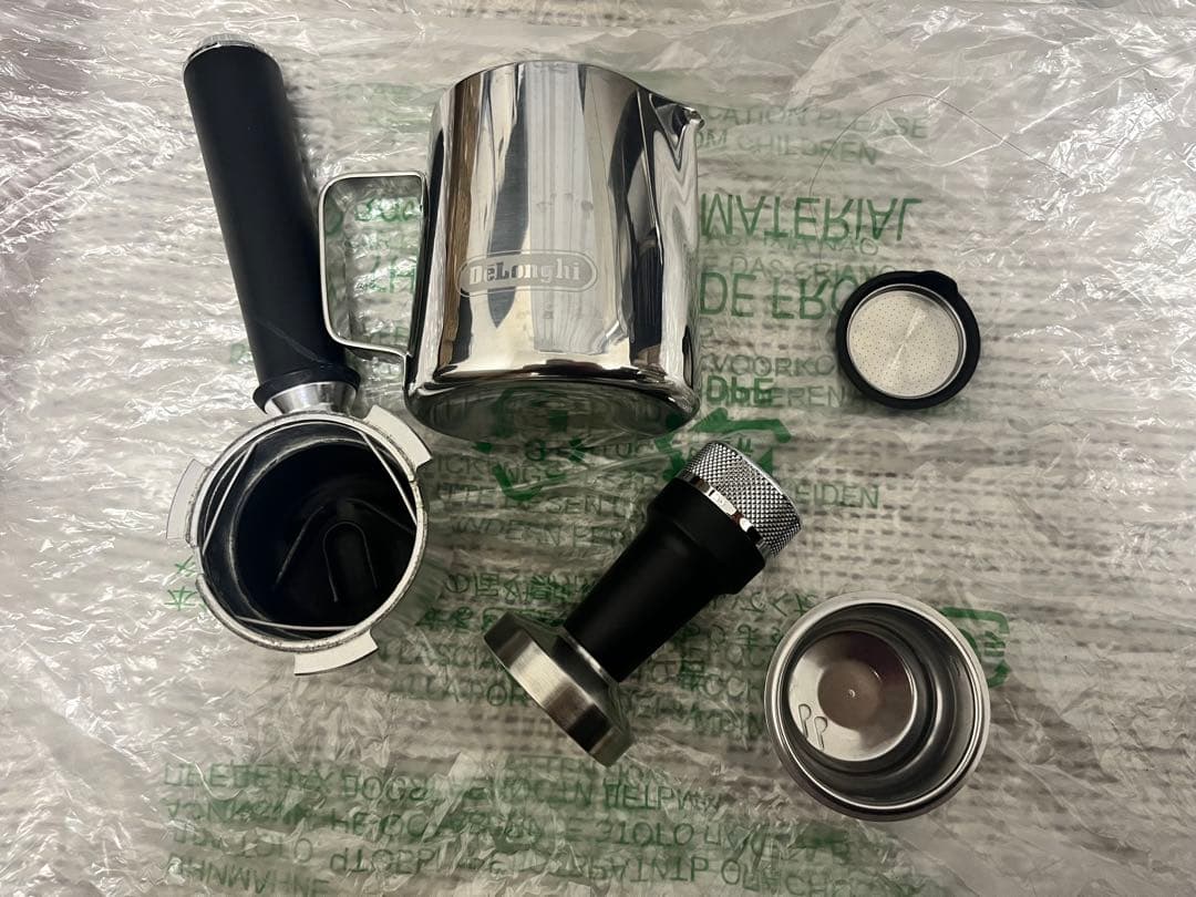 De'Longhiエスプレッソメーカー デディカアルテ