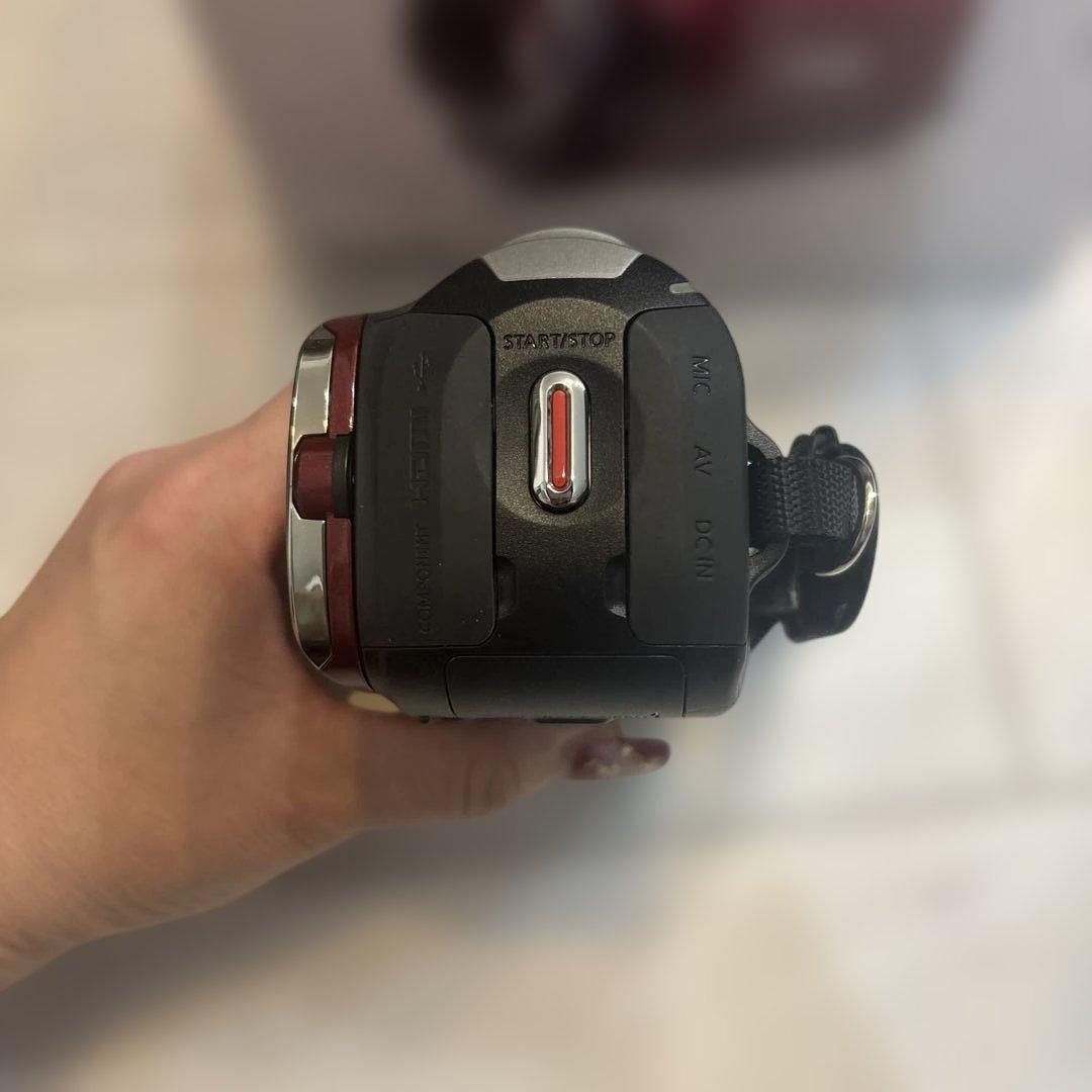 【Canon iVIS HF R10】付属品全て有り、持ち運びポーチ、三脚付き