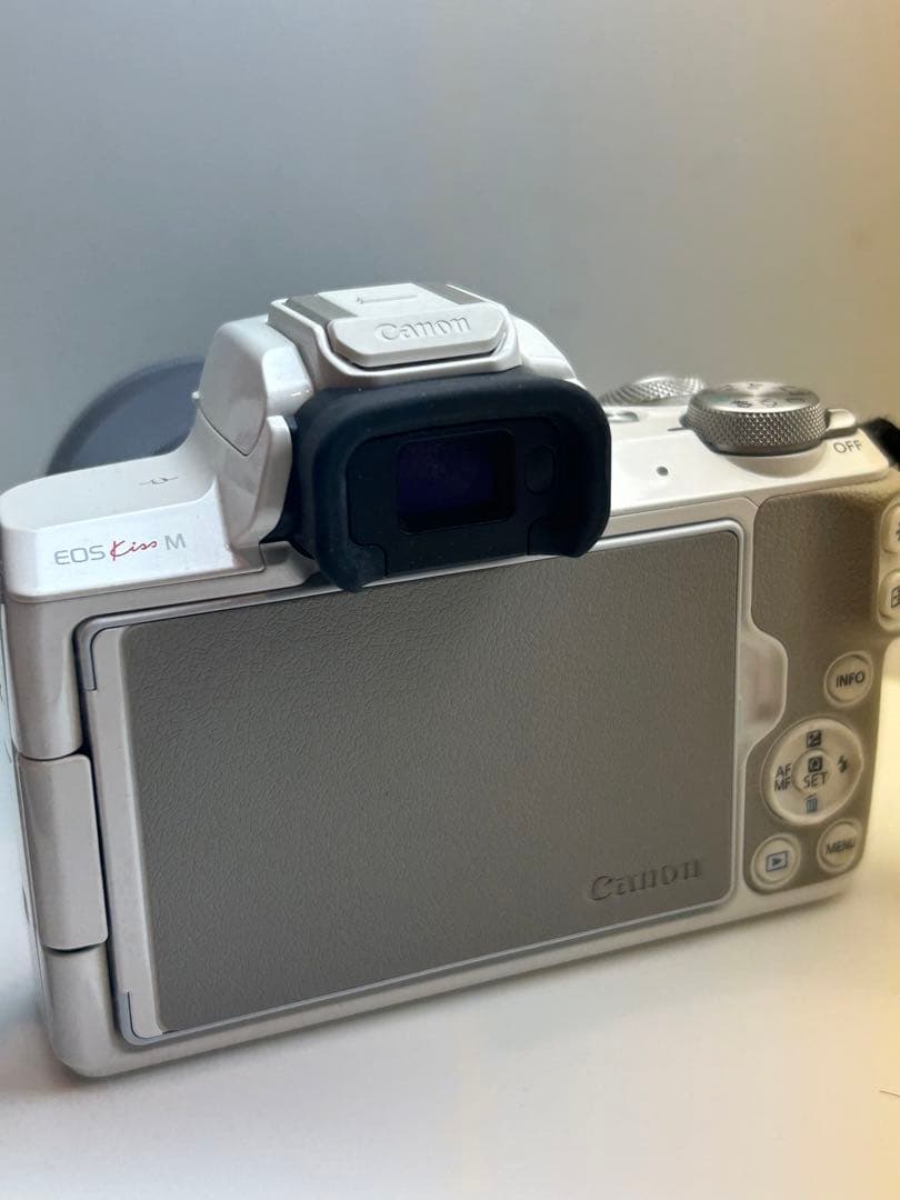 Canon EOS Kiss Mミラーレスカメラ　一眼レフ