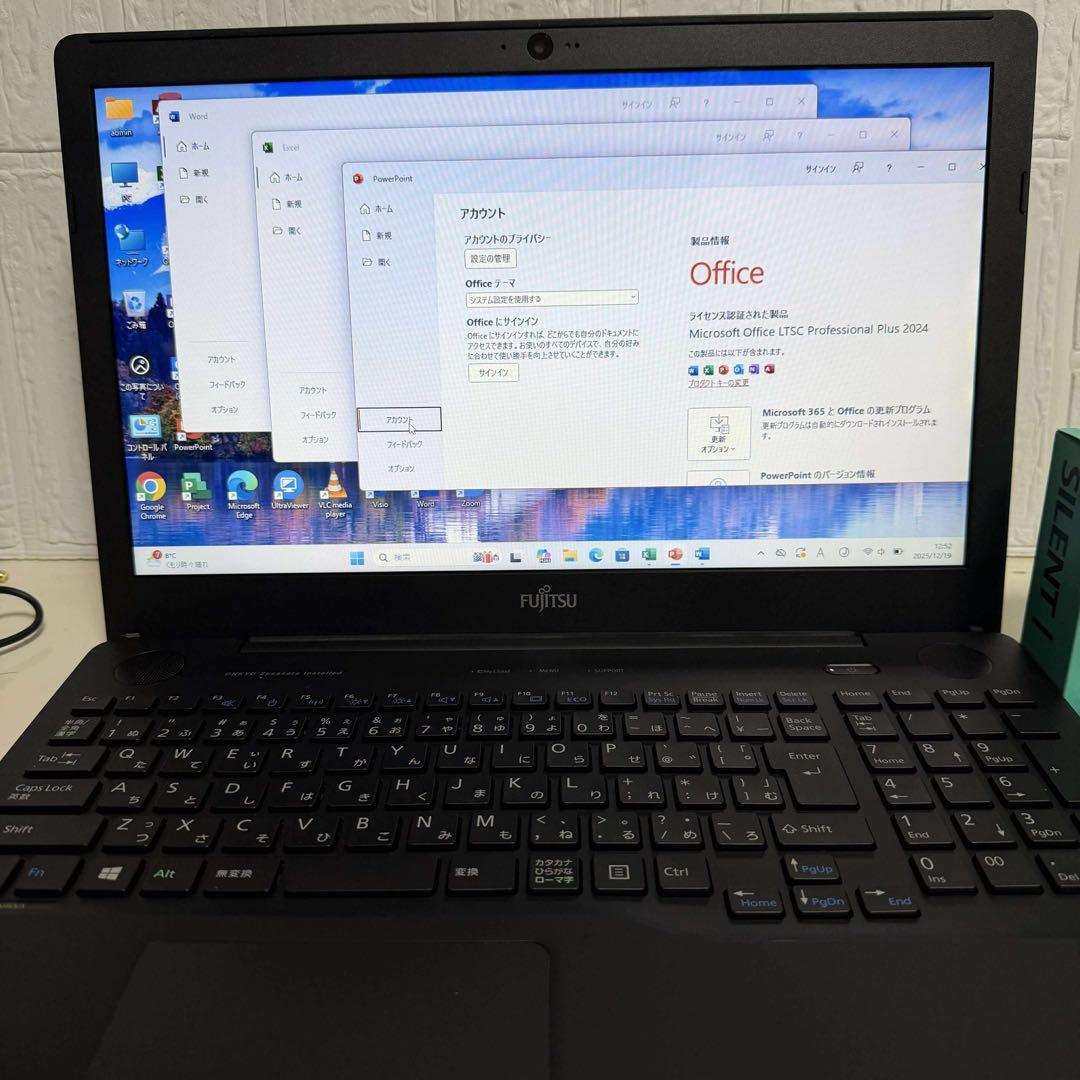 Windows11 オフィス付き　WebカメラSSD メモリ8GB 美品　富士通