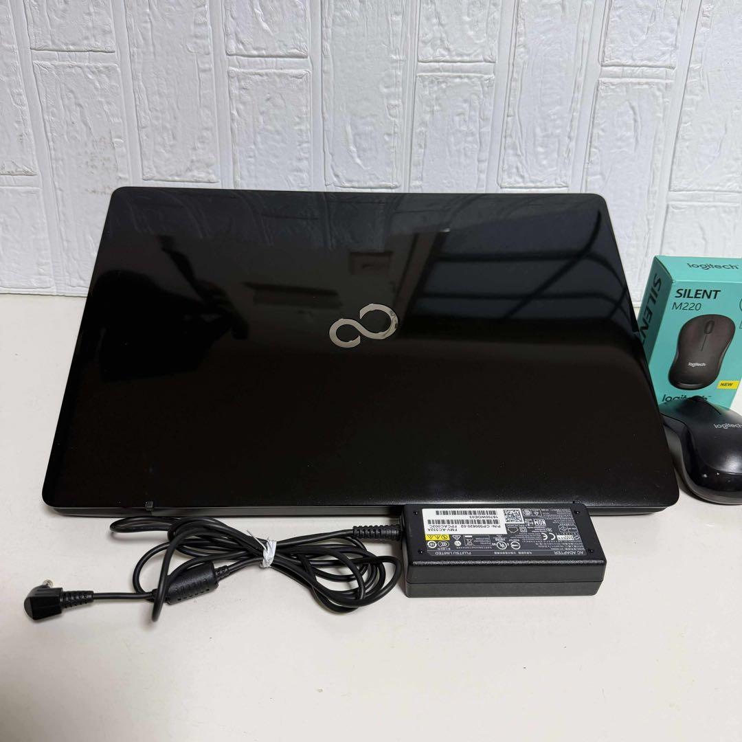 Windows11 オフィス付き　WebカメラSSD メモリ8GB 美品　富士通