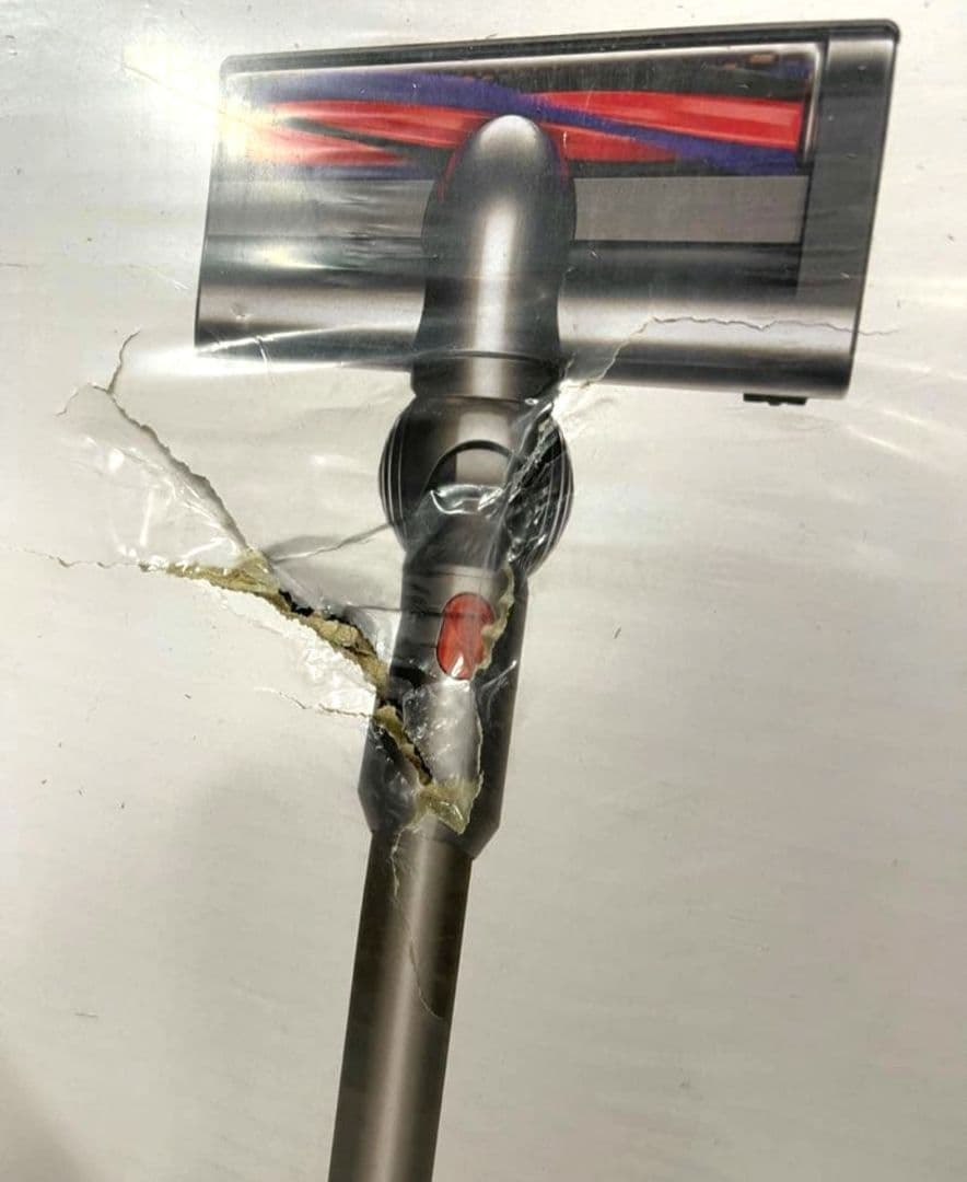 新品&送料無料！ダイソン　V7slim コードレスクリーナー　掃除機　SV11