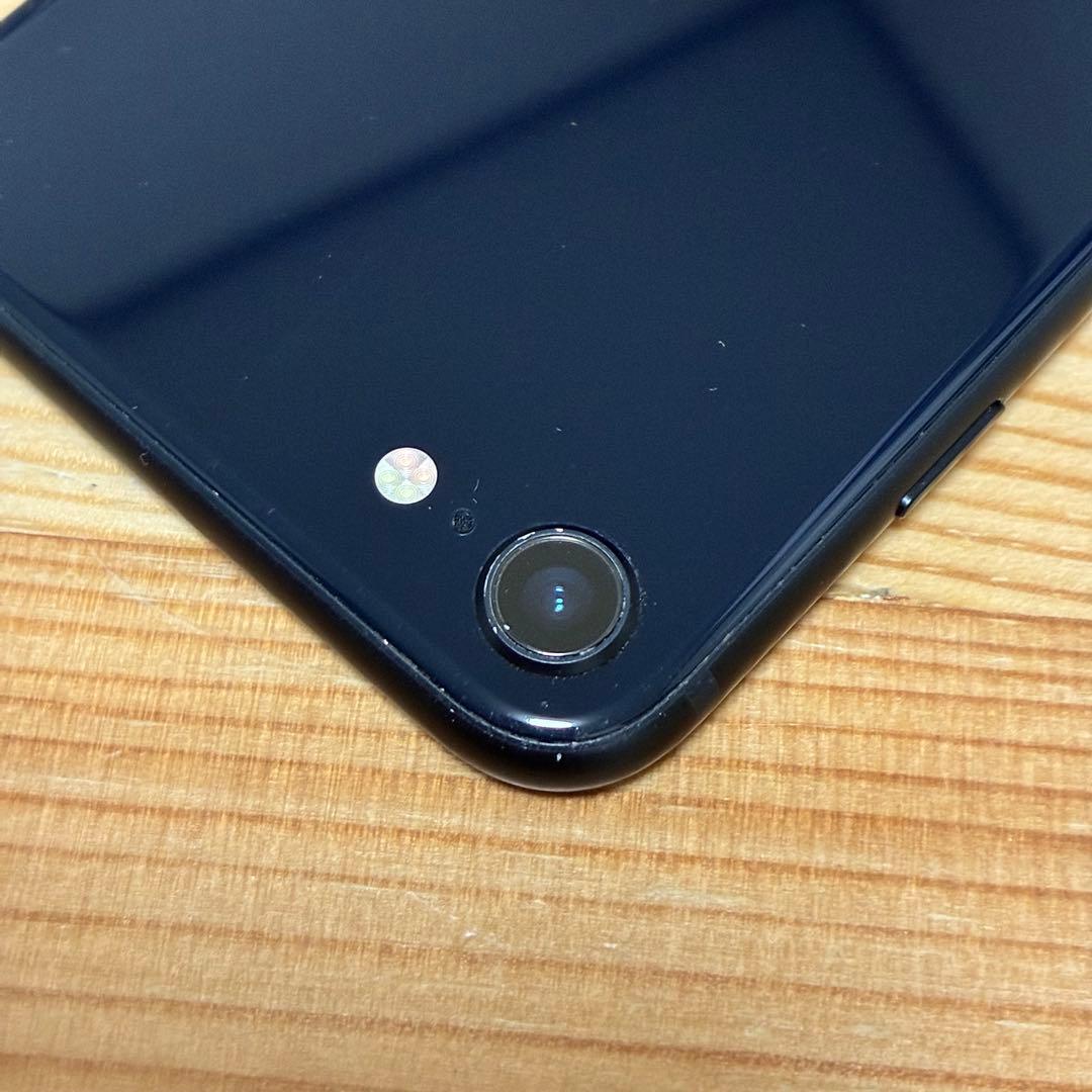 バッテリー新品　iPhoneSE第3世代64GB SIMフリー yy17700e