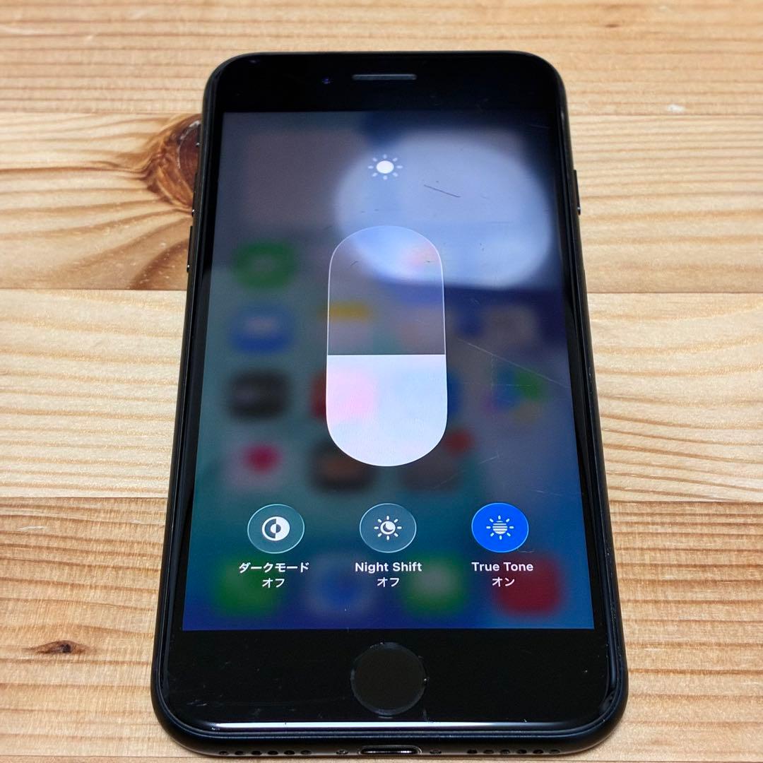 バッテリー新品　iPhoneSE第3世代64GB SIMフリー yy17700e