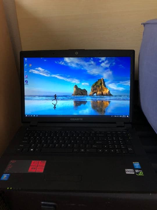 ギーガバイト GIGABYTE P27G