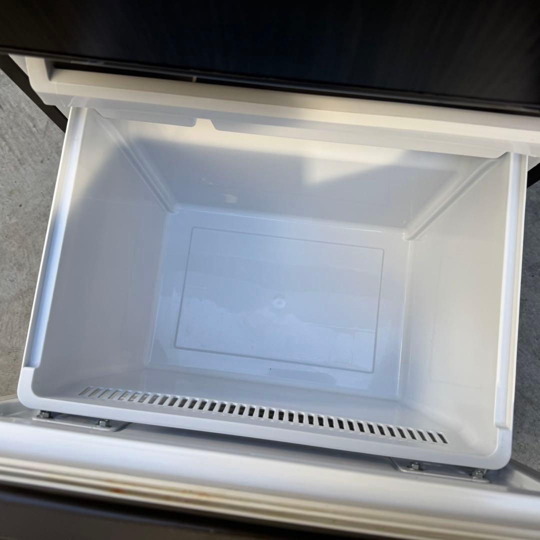 118⭐️2022年製美品★アクア冷蔵庫　木目　ブラウン　大型200L　一人暮らし