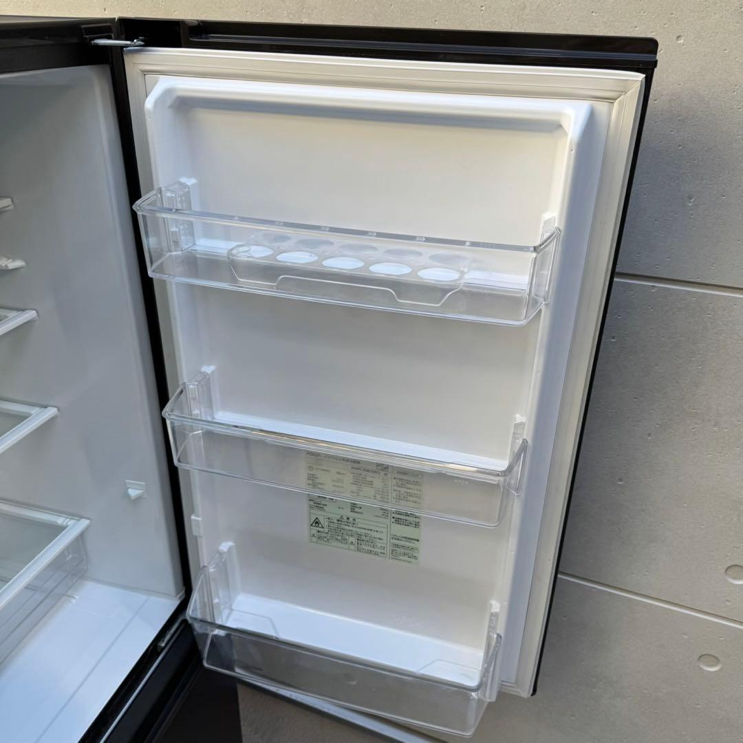 118⭐️2022年製美品★アクア冷蔵庫　木目　ブラウン　大型200L　一人暮らし