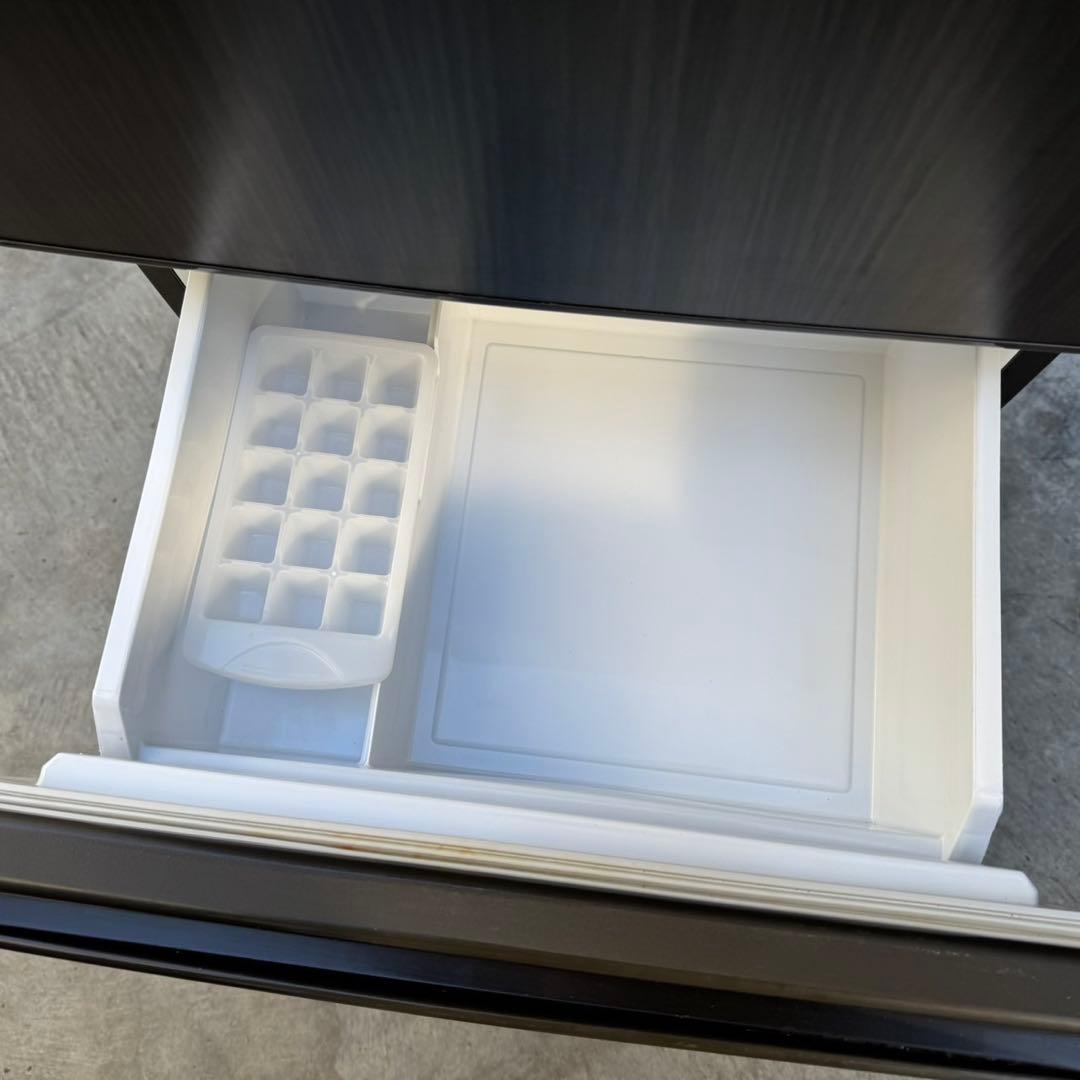 118⭐️2022年製美品★アクア冷蔵庫　木目　ブラウン　大型200L　一人暮らし