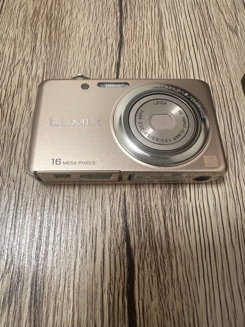 美品　パナソニック　LUMIX コンパクトデジカメ　DMC-FH7　ゴールド